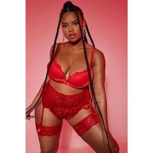 Grande Taille - Ensemble String Porte-Jarretelles Et Bas - boohoo - Modalova