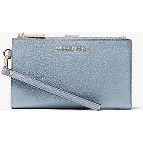 MK Portefeuille Adele en cuir grainé pour smartphone - BLEU PÂLE(BLEU) - Michael Kors - MICHAEL Michael Kors - Modalova