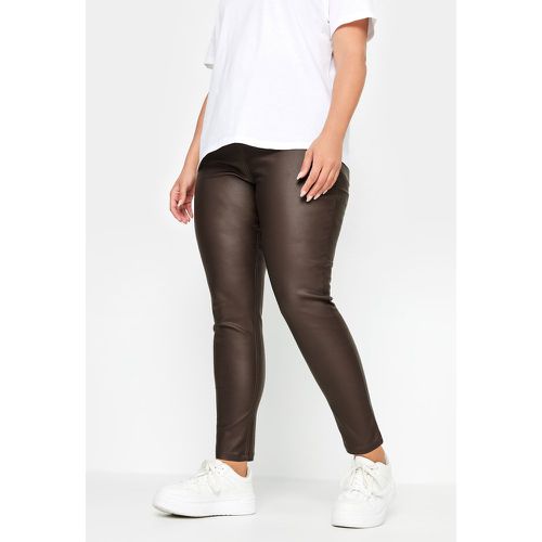 Skinny Jean Chocolat Ava Effet Cuir , Grande Taille & Courbes - Yours - Modalova