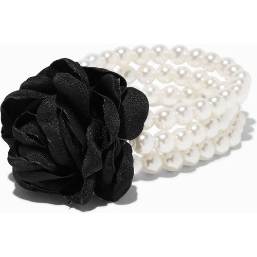 Bracelet élastique multi-rangs perles d'imitation et petit bouquet de fleurs - Claire's - Modalova