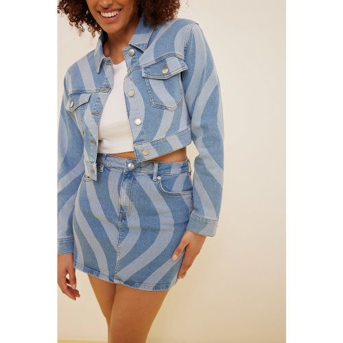 Jupe en jean bio à imprimé spirale - Blue - Misslisibell x NA-KD - Modalova
