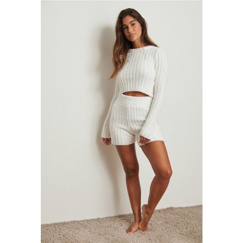 Short taille haute en tricot duveteux - White - NA-KD Trend - Modalova