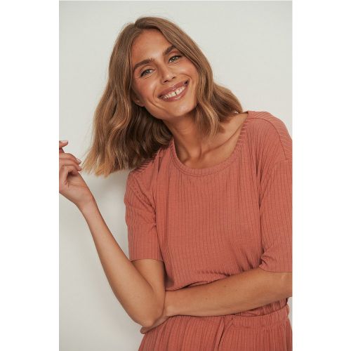 Tee-shirt côtelé à bord brut en matière recyclée - Pink - NA-KD Basic - Modalova