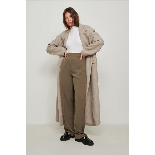Pantalon de costume boutonné en matière recyclée - Brown - NA-KD Trend - Modalova