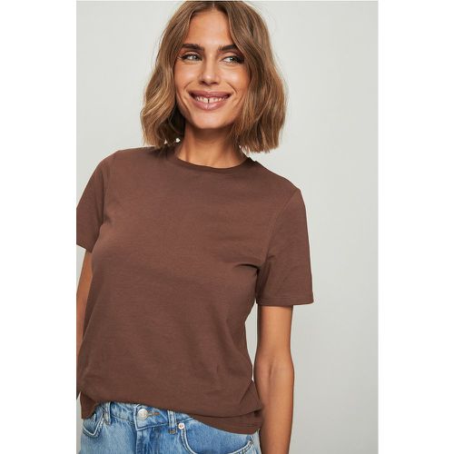 T-shirt à col rond en coton biologique - Brown - NA-KD Basic - Modalova