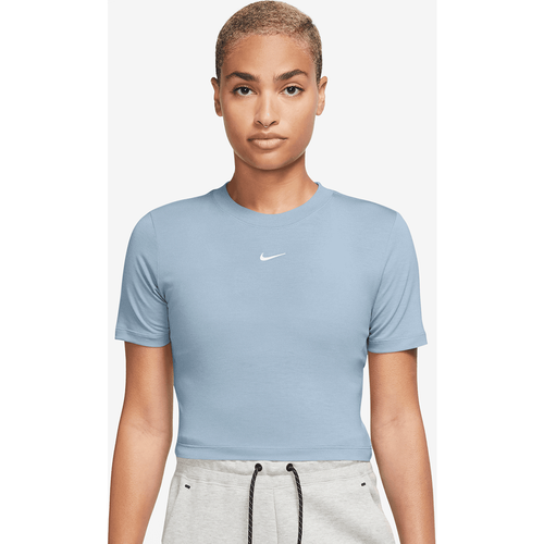 Sportswear Essential Kurz-T-Shirt in schmaler Passform für Damen - Nike - Modalova