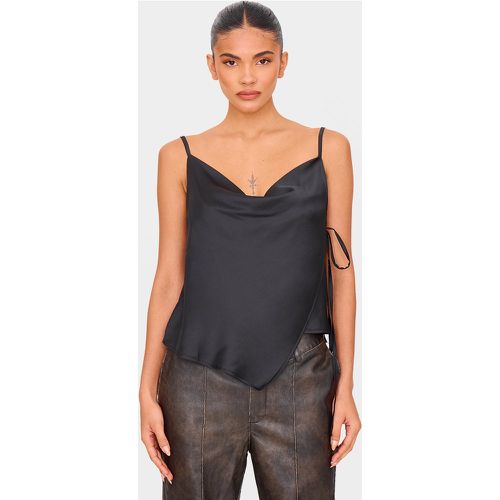 Top long asymétrique en satin et ourlet fendu - PrettyLittleThing - Modalova