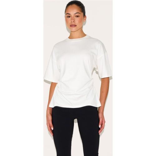 T-shirt à détails froncés sur les côtés - PrettyLittleThing - Modalova