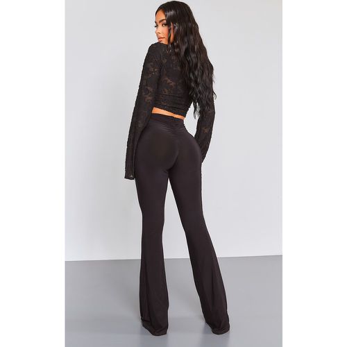 Petite Pantalon flare moulant à derrière froncé - PrettyLittleThing - Modalova