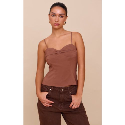 Débardeur satiné mat à détails sur le buste - PrettyLittleThing - Modalova