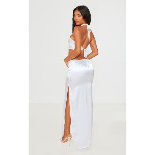 Robe longue satinée blanche à découpes et décolleté plongeant - PrettyLittleThing - Modalova