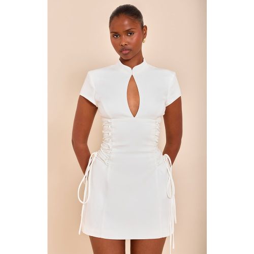 PLT Label Robe de tailleur trapèze à col mandarin et lacets - PrettyLittleThing - Modalova