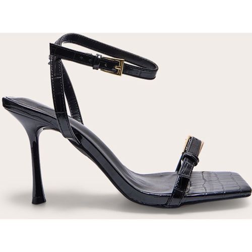 Sandales carrées en PU effet croco à talon aiguille haut et double boucles - PrettyLittleThing - Modalova