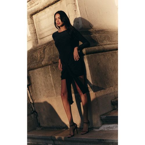 Mini robe moulante manches longues à torsade sur le buste et détail drapé noué | Taille 38 - PrettyLittleThing - Modalova