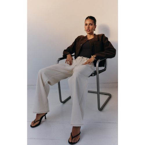 Jean large écru à taille basse | Taille 38 - PrettyLittleThing - Modalova