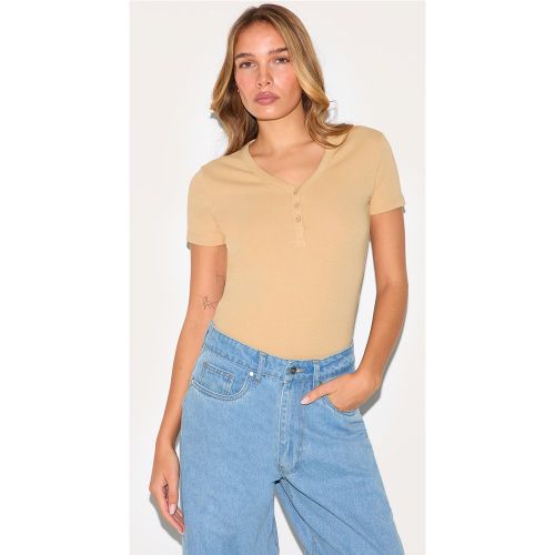 Body tissé deluxe à manches courtes et boutons | Taille Large - PrettyLittleThing - Modalova