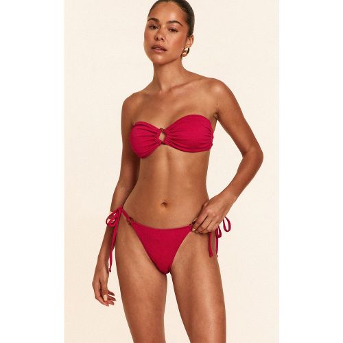 Haut de bikini bandeau texturé fuschia - PrettyLittleThing - Modalova