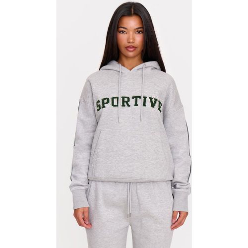 Hoodie imprimé "Sportive" - PrettyLittleThing - Modalova