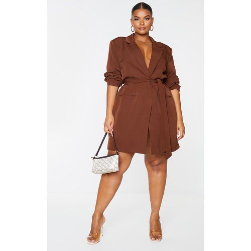 Plus Robe blazer à taille nouée - PrettyLittleThing - Modalova