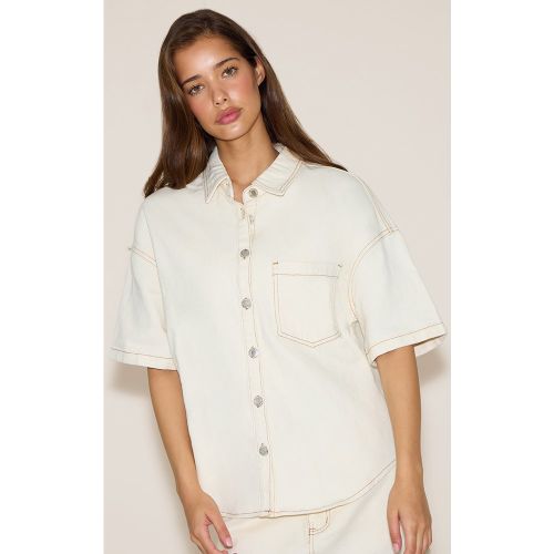Chemise en jean écrue à manches courtes et coupe carrée - PrettyLittleThing - Modalova