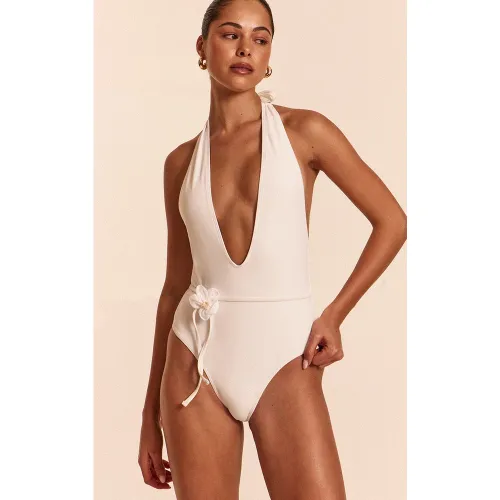 Maillot de bain décolleté à dos nu et ceinture - PrettyLittleThing - Modalova
