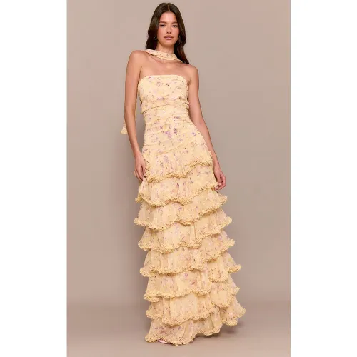Robe longue en mousseline de soie pâle imprimé petites fleurs à étages volantés - PrettyLittleThing - Modalova