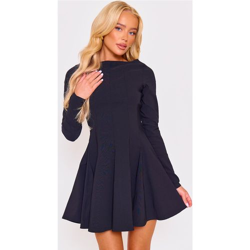 Robe droite tissée stretch plissée à col bateau et manches longues - PrettyLittleThing - Modalova