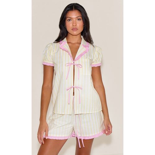 Ensemble de pyjama court noué devant à rayures et col volanté - PrettyLittleThing - Modalova