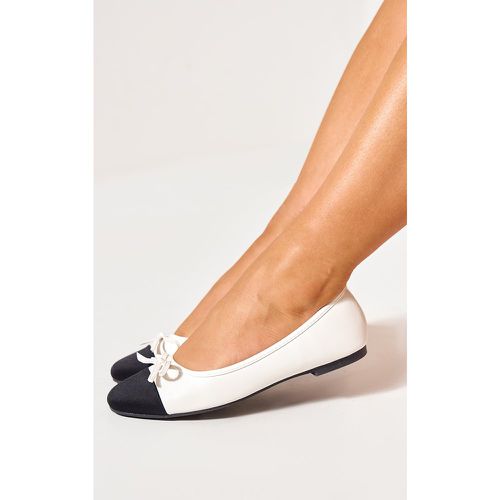 Ballerines rondes blanches à noeud contrastant - PrettyLittleThing - Modalova