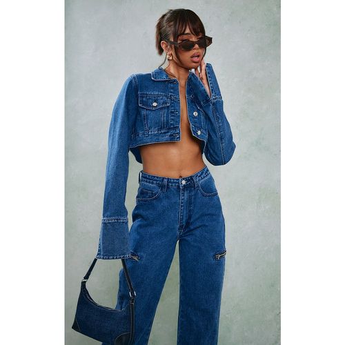 Veste courte en jean bleu moyennement délavé à détail manchettes - PrettyLittleThing - Modalova