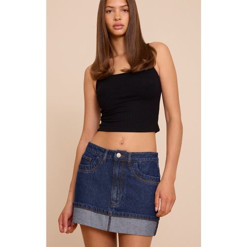 Mini-jupe en jean retroussée - PrettyLittleThing - Modalova