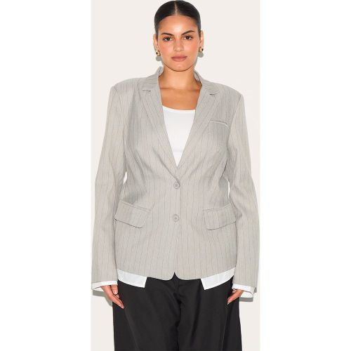 Plus Blazer gris clair à fines rayures et détail chemise - PrettyLittleThing - Modalova