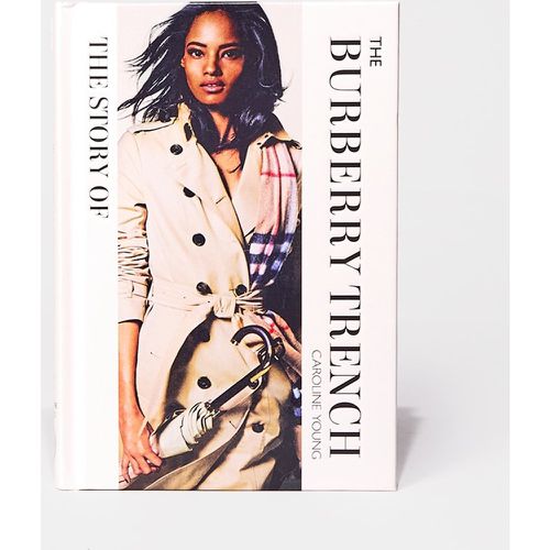 Livre The Story Of The Burberry Trench - PrettyLittleThing - Modalova