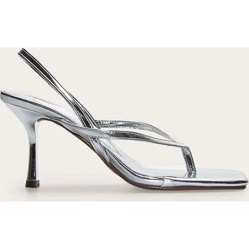 Sandales à brides arrière et entre-doigt à bout carré à talons moyens en PU - PrettyLittleThing - Modalova