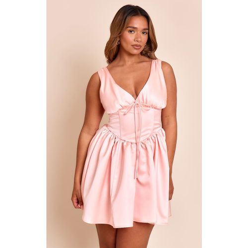 Shape Mini robe patineuse satinée à décolleté devant et taille cintrée - PrettyLittleThing - Modalova