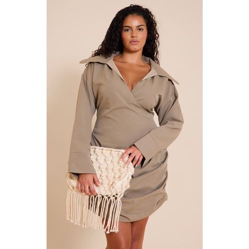 Plus Robe chemise à décolleté et manchettes larges - PrettyLittleThing - Modalova