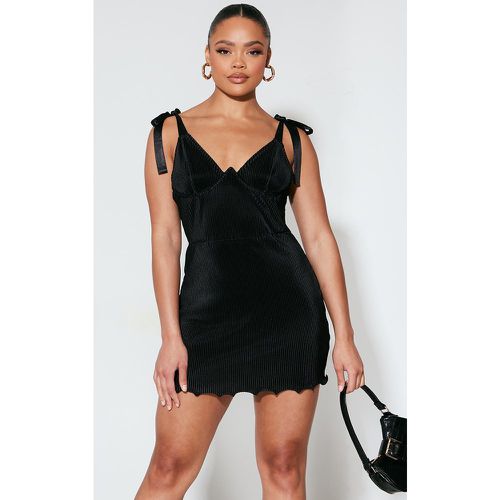 Robe droite plissée à bretelles nouées et bonnets - PrettyLittleThing - Modalova