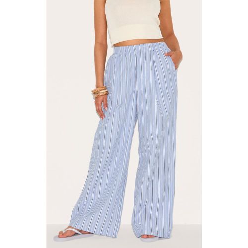 Pantalon Stretch Coupe Large à Fines Rayures , Taille Petite - PrettyLittleThing - Modalova