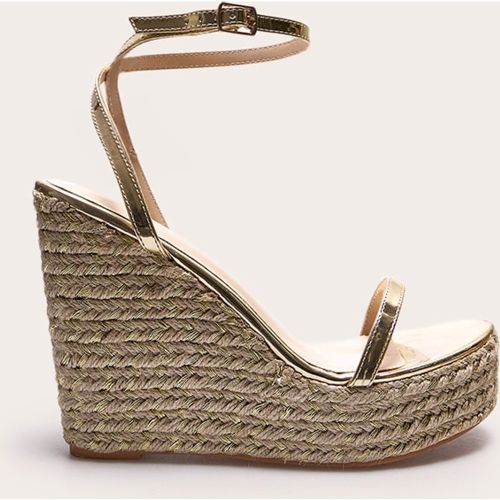 Espadrilles compensées en PU à boucle - PrettyLittleThing - Modalova