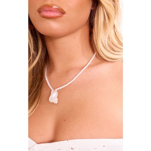 Collier de perles à détail coquillage opaque - PrettyLittleThing - Modalova