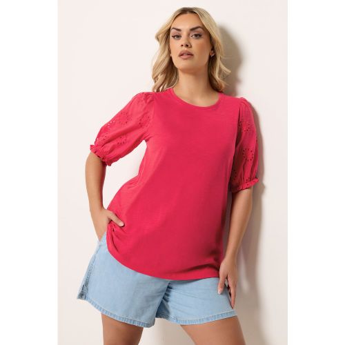 Tshirt En Broderie Anglaise Rouge Size 54-56 - Yours - Modalova
