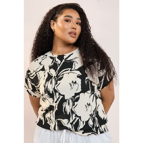 Top Noir & Blanc Texturé Floral Manches Courtes Size 50-52 - Yours - Modalova