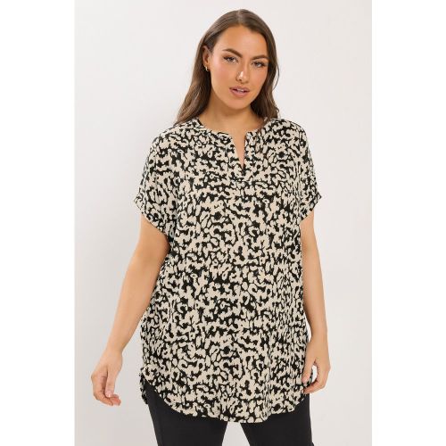 Top Noir À Encolure Fendue Et Design Abstrait Size 46 - Yours - Modalova