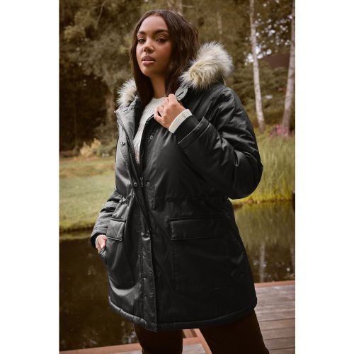 Parka Noire Cirée Avec Bordure En Fausse Fourrure Size 48 - Yours - Modalova