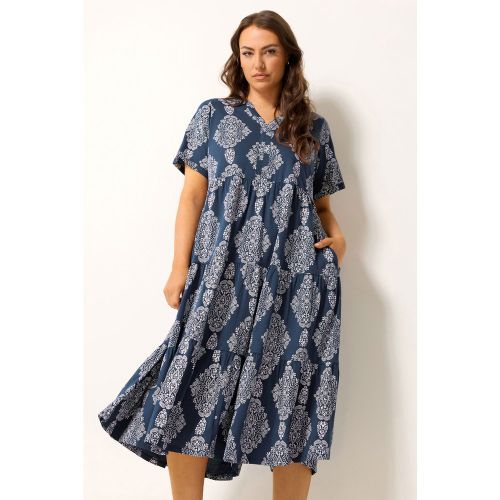 Robe Longue Bleu Marine À Volants Et Imprimé Cachemire Size 50-52 - Yours - Modalova