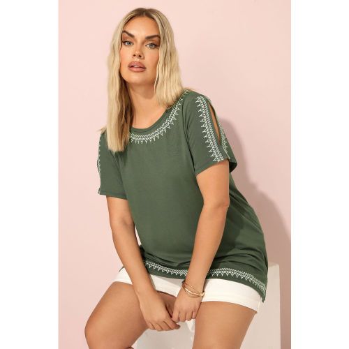 Tshirt Brodé Vert Kaki Size 50-52 - Yours - Modalova