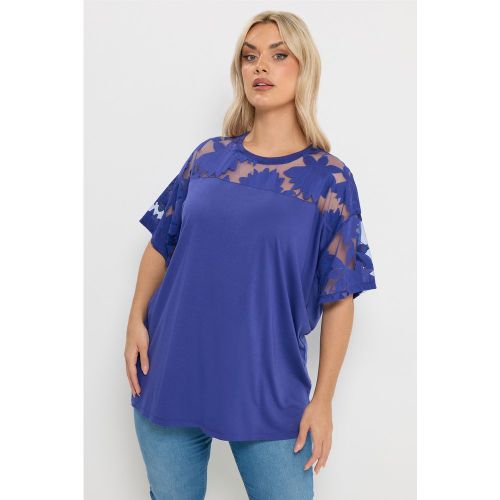 Tshirt Droit Bleu Cobalt À Fleurs Effet Dévoré Size 44 - Yours - Modalova