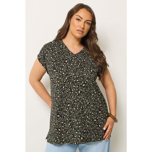 Tshirt À Poche Avec Clous Vert Kaki À Motif Léopard Size 48 - Yours - Modalova