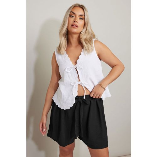 Short Noir Texturé Satiné À Ceinture Size 48 - Yours - Modalova
