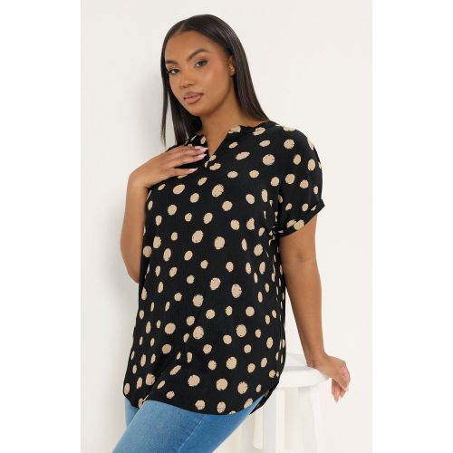 Top Texturé À Encolure Fendue Et Imprimé Pois Noir Size 46 - Yours - Modalova